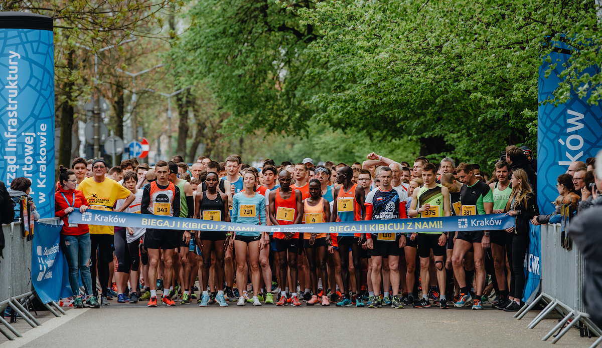 Już po raz 15. uczestnicy Mini Cracovia Maraton uczczą pamięć Piotra Gładkiego – triumfatora IV edycji krakowskiego maratonu.