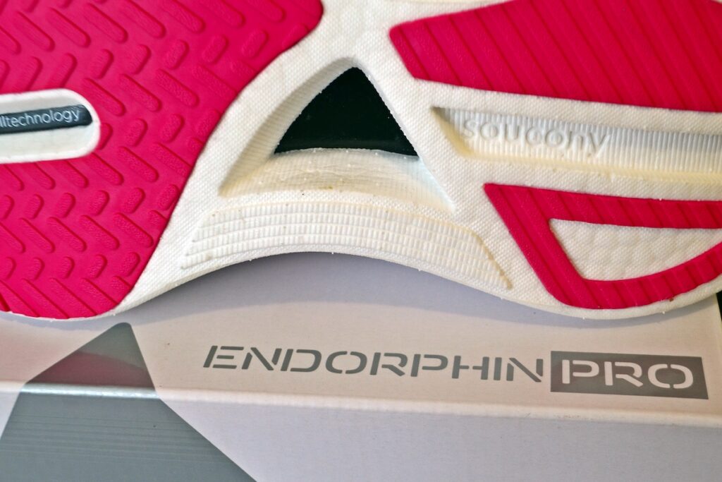Saucony Endorphin Pro 3 to model, który ma pomagać biegaczom osiągać wspaniałe wyniki