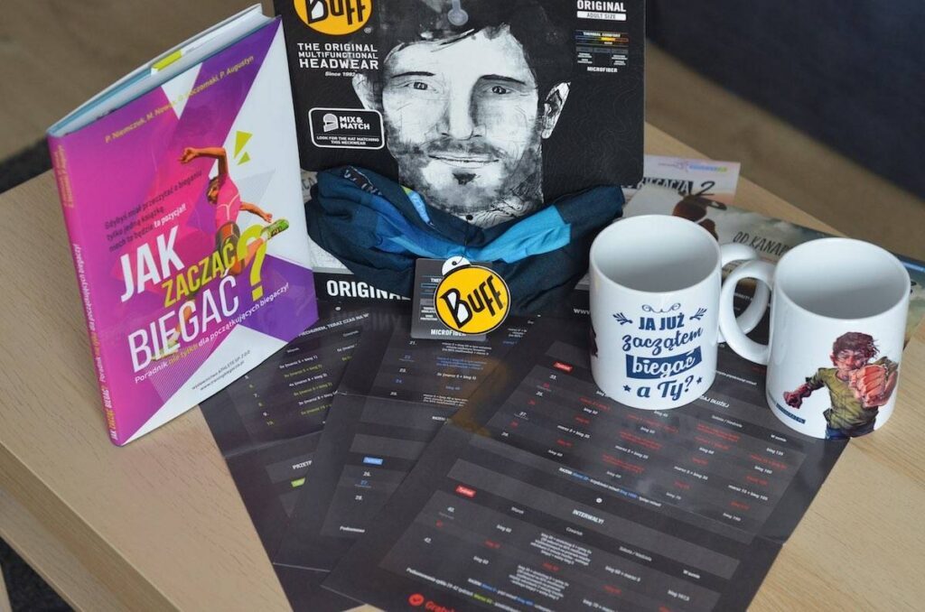 Zestaw: Książka – Jak zacząć biegać + Kubek + Plany treningowe + Chusta Buff