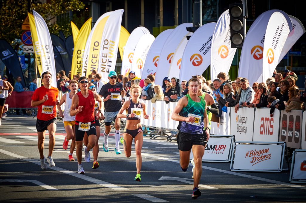 Rekordowa frekwencja i zacięta rywalizacja podczas 47. Nationale-Nederlanden Maratonu Warszawskiego 8 Maraton Warszawski fot. A.Stykowski 4