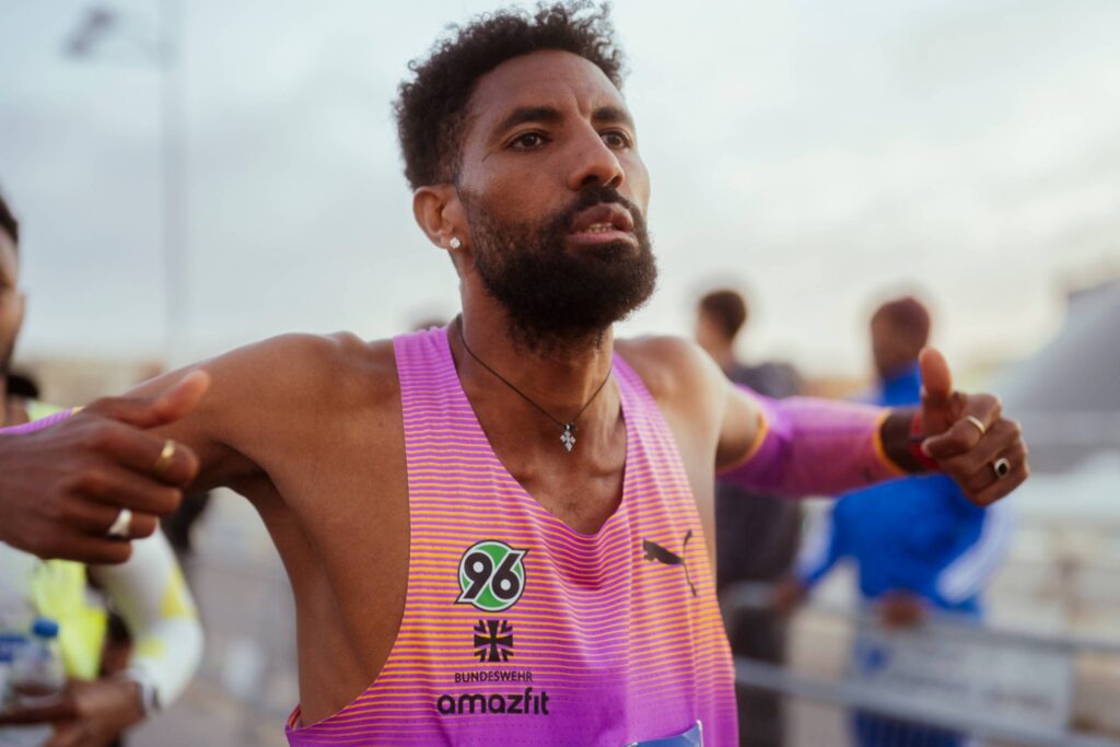 Amanal Petros - wicemistrz świata i autor trzeciego najlepszego wyniki w historii europejskich maratonów - nawiązuje współpracę z Amazfit 17 Amanal Petros photo 5 1