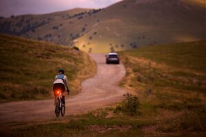 Varia RearVue 820 – najbardziej zaawansowany i najmocniejszy rowerowy radar wsteczny z tylnym światłem od Garmin