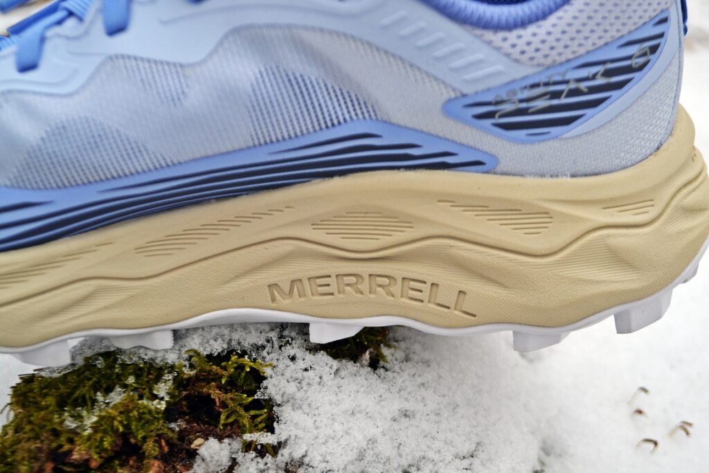 Zdjęcie nr 5. Wyższa podeszwa pod piętą i większy drop