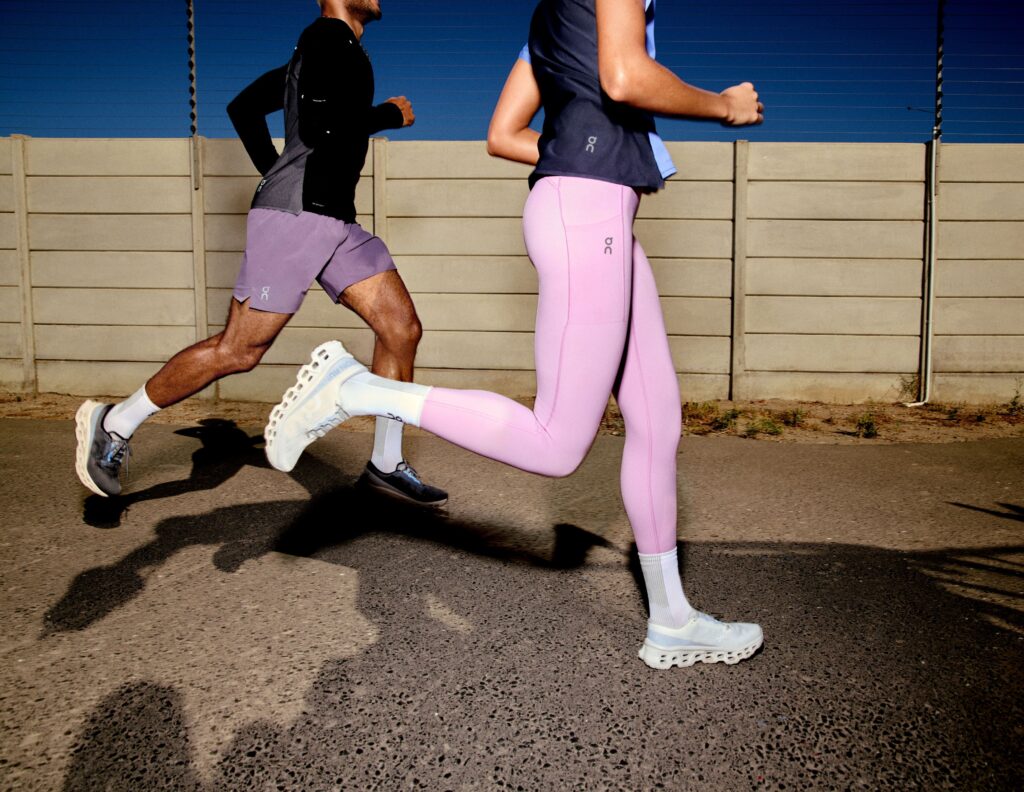 On x Swords Athletics: Half Memories – nowe spojrzenie na kulturę biegania podczas półmaratońskiego weekendu w Warszawie 5 Nowy model ON Cloudmonster 3