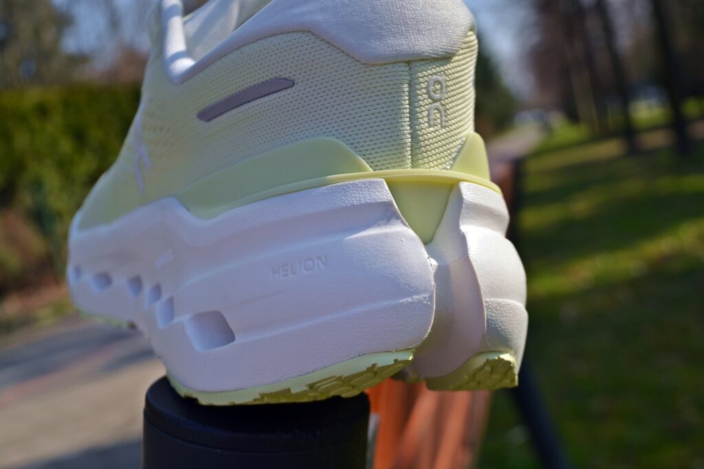 Recenzja ON CLOUDRUNNER 3 25 Doskonała pianka Helion