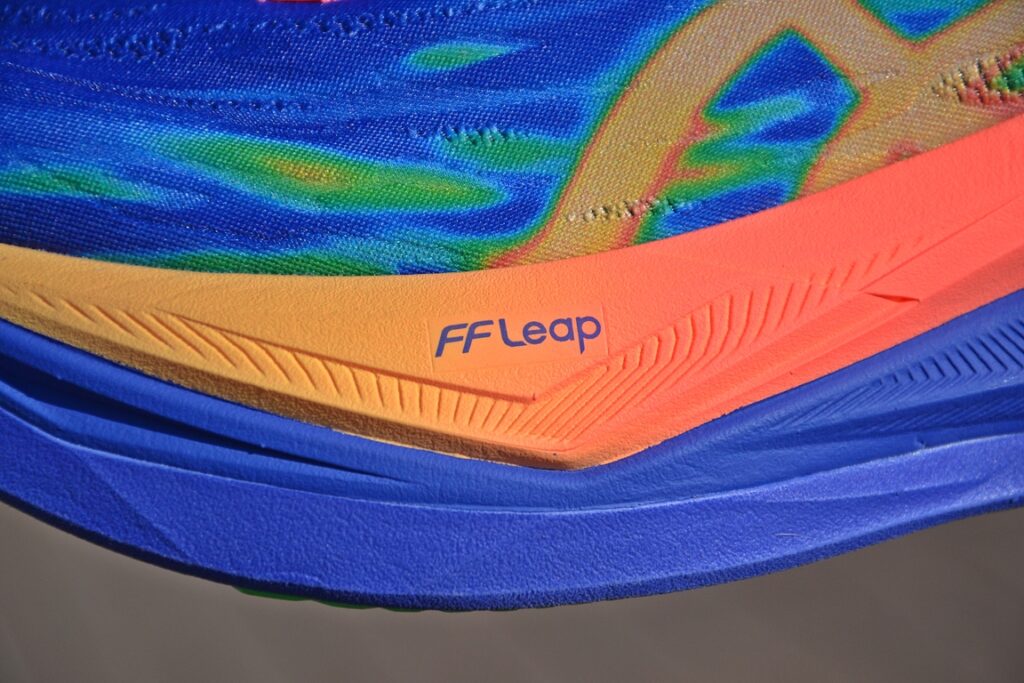 Podeszwa środkowa składa się z dwóch pianek